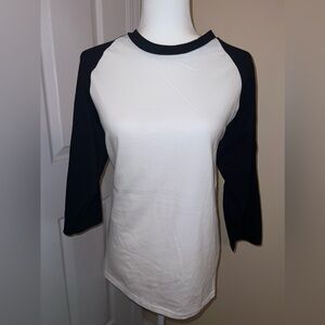 NWT Gildan Top